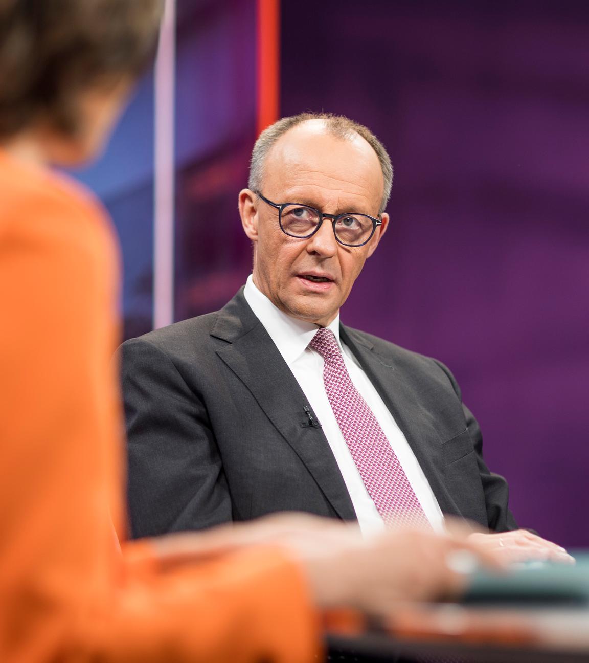 Kanzler Friedrich Merz spricht mit Maybrit Illner.