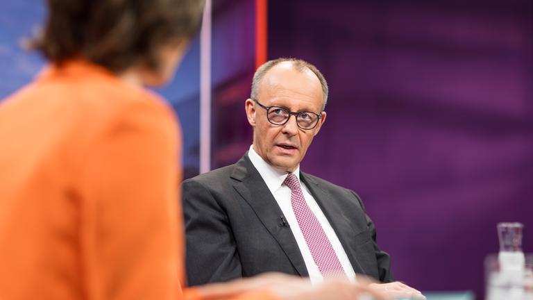 Kanzler Friedrich Merz spricht mit Maybrit Illner.