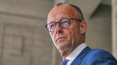 Bundeskanzler Friedrich Merz (CDU) in einer Nahaufnahme nach einer Kabinettssitzung.