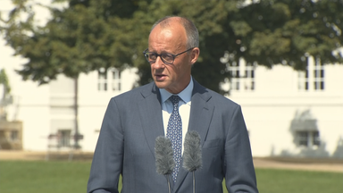 Friedrich Merz bei seinem Statement nach der Kabinettsklausur vor dem Schloss Neuhardenberg.