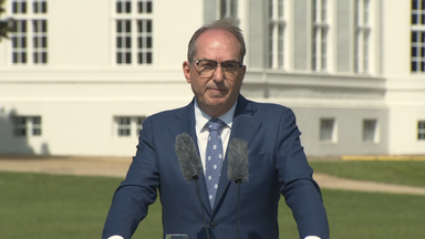 Alexander Dobrindt bei seinem Statement nach der Kabinettsklausur vor dem Schloss Neuhardenberg.
