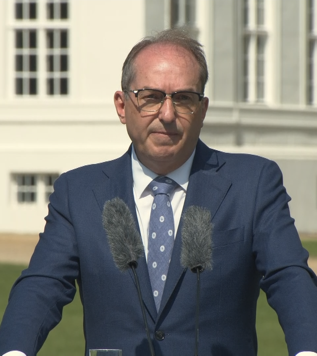 Alexander Dobrindt bei seinem Statement nach der Kabinettsklausur vor dem Schloss Neuhardenberg.