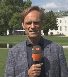 ZDF-Hauptstadtkorrespondent Wulf Schmiese zugeschaltet in Studio aus Brandenburg vor Schluss Hardenberg.