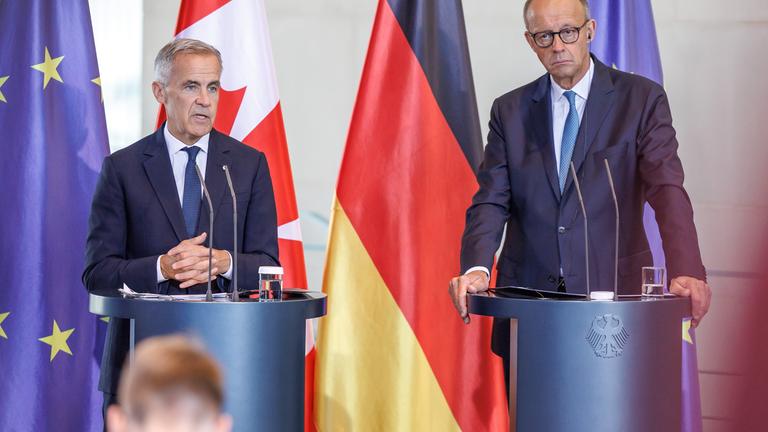 Pressekonferenz des Premierminister von Kanada, Mark Carney und Bundeskanzler Friedrich Merz (CDU), im Bundeskanzleramt in Berlin am 26. August 2025.