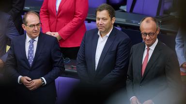 Bundesinnenminister Alexander Dobrindt (CSU), Bundesarbeitsministerin Bärbel Bas (SPD), Bundesfinanzminister Lars Klingbeil und Bundeskanzler Friedrich Merz (CDU) bei der Bundestagssitzung zur Haushaltdebatte 2025 am 17. September in Berlin.