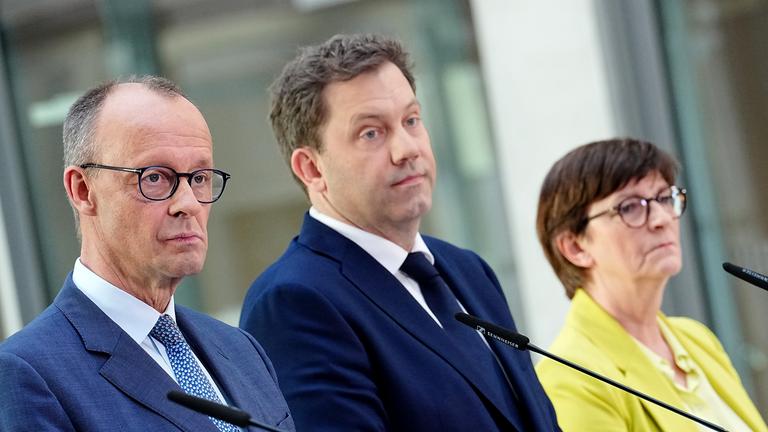 Friedrich Merz, Unions-Kanzlerkandidat und CDU-Bundesvorsitzender, Lars Klingbeil, SPD-Fraktions- und Bundesvorsitzender, und Saskia Esken, SPD-Bundesvorsitzende