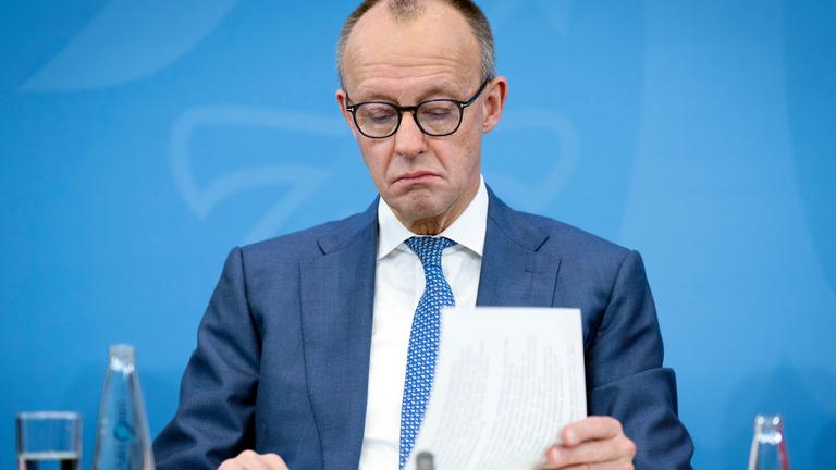 Friedrich Merz bei einer Pressekonferenz nach der Sitzung des Koalitionsausschusses von Union und SPD im Kanzleramt. Berlin, 11.12.2025