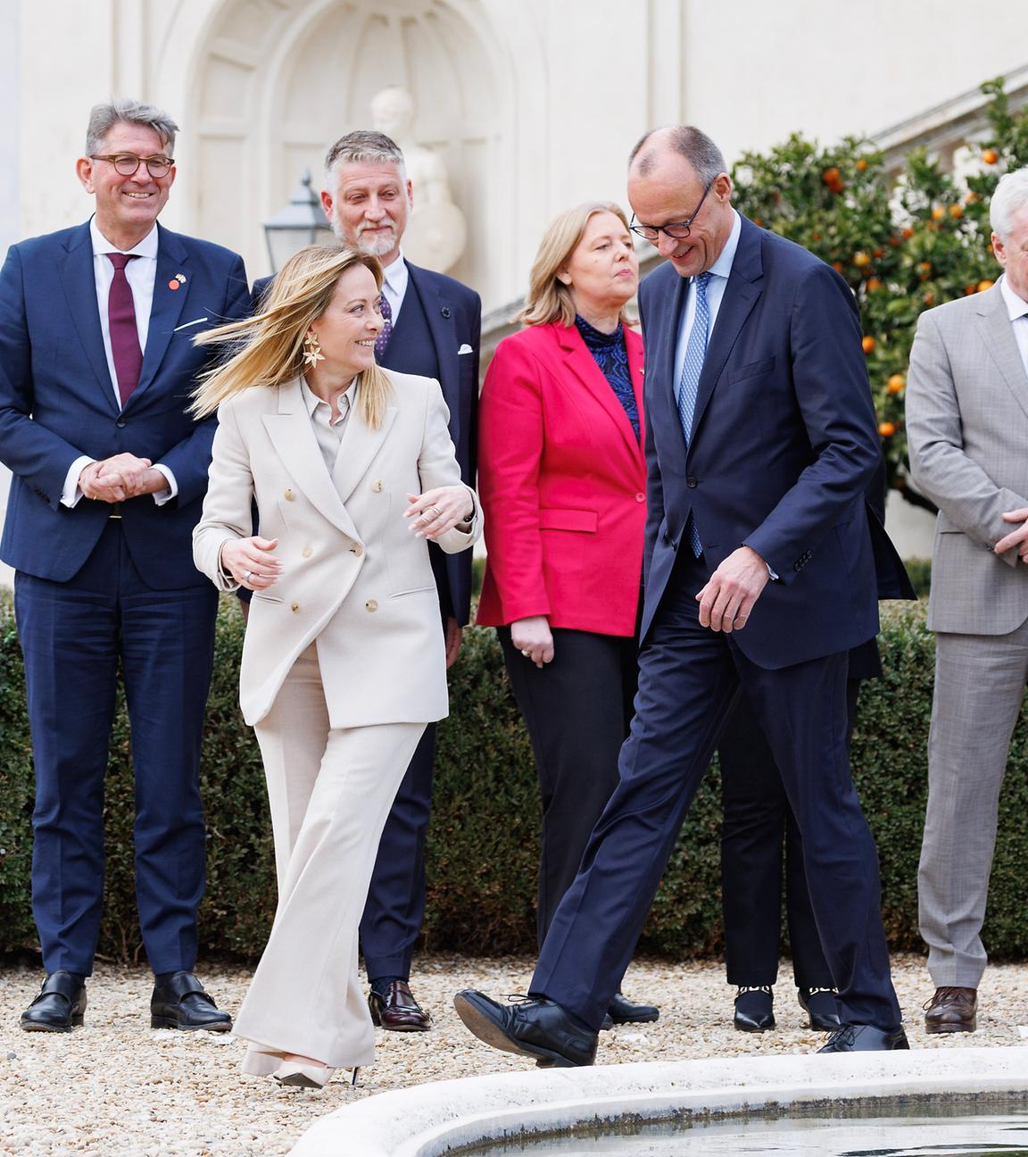 Premierministerin Giorgia Meloni und Bundeskanzler Friedrich Merz während des Regierungsgipfels in der Villa Doria Pamphilj in Rom.