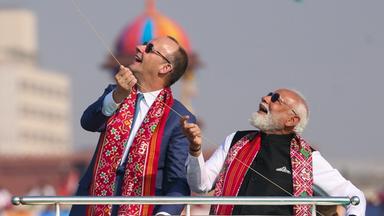 FRIEDRICH MERZ wird von NARENDRA MODI in Gujarat empfangen
