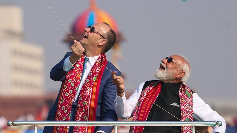 FRIEDRICH MERZ wird von NARENDRA MODI in Gujarat empfangen