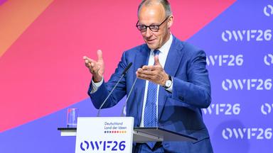 Bundeskanzler Friedrich Merz hält eine Rede beim Ostdeutschen Wirtschaftsforum (OWF)