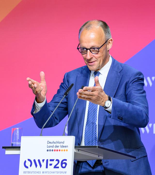 Bundeskanzler Friedrich Merz hält eine Rede beim Ostdeutschen Wirtschaftsforum (OWF)