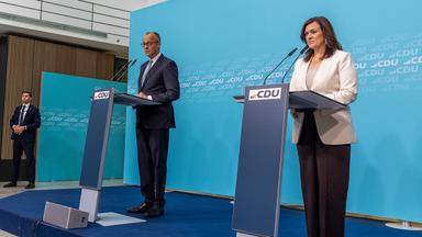 Bundeskanzler Friedrich Merz und Generalsekträterin Hoppermann