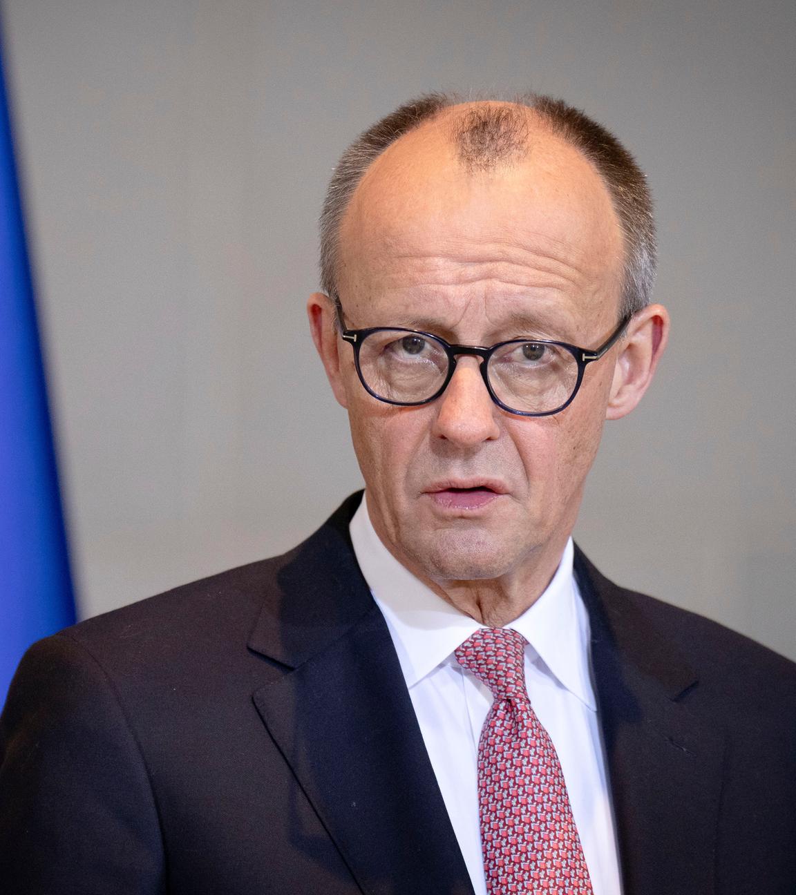 Friedrich Merz beim Empfang des Ministerpräsidenten von Rumänien zu einem gemeinsamen Gespräch mit anschließendem Pressestatement im Bundeskanzleramt.