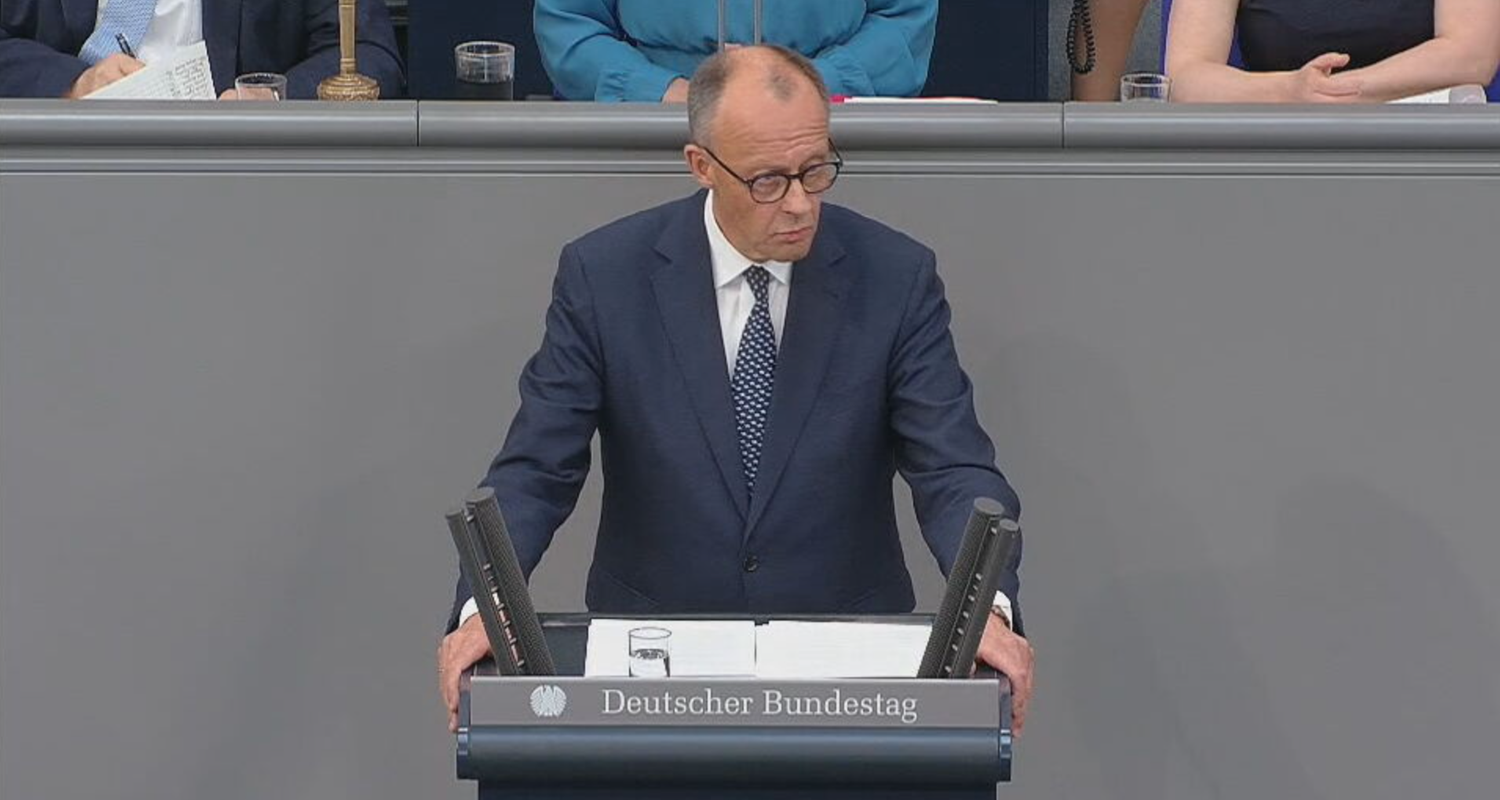 Bundeskanzler Friedrich Merz hält seine Rede zur Regierungserklärung im Bundestag.