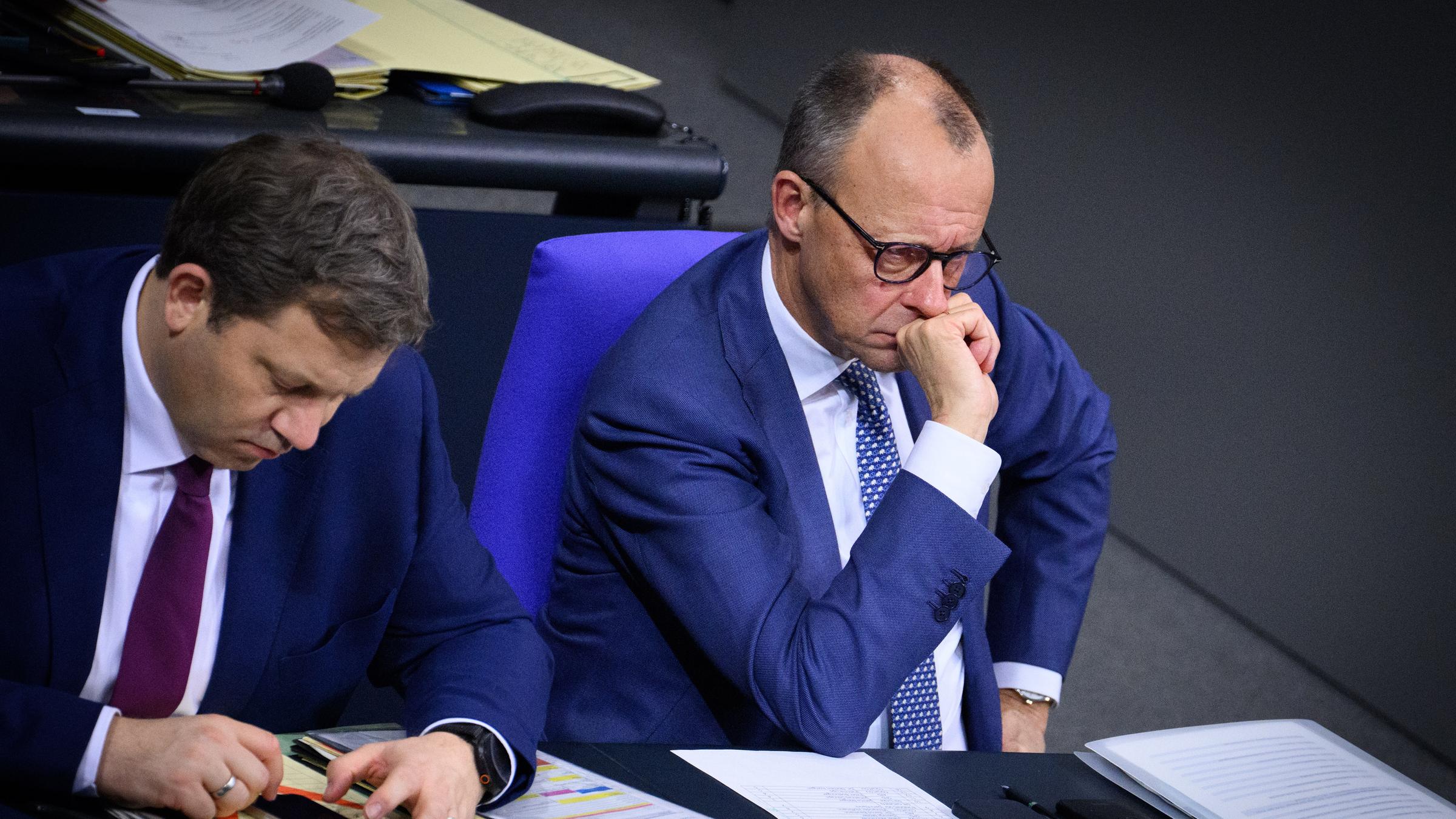 Friedrich Merz guckt skeptisch