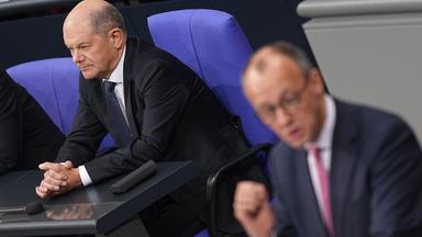 Merz und Scholz im Bundestag 