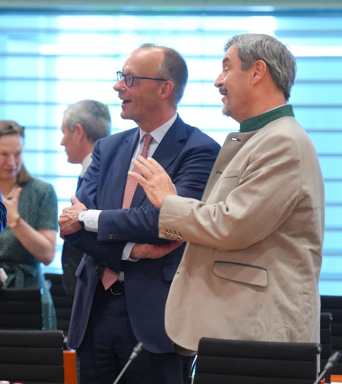 Bundeskanzler Friedrich Merz (CDU) gemeinsam mit Markus Soeder (CSU) Ministerpraesident von Bayern und Alexander Schweitzer (SPD) Ministerpraesident von Rheinland-Pfalz beim Auftakt der Bund-Laenderberatungen mit dem Bundeskanzler im Bundeskanzleramt