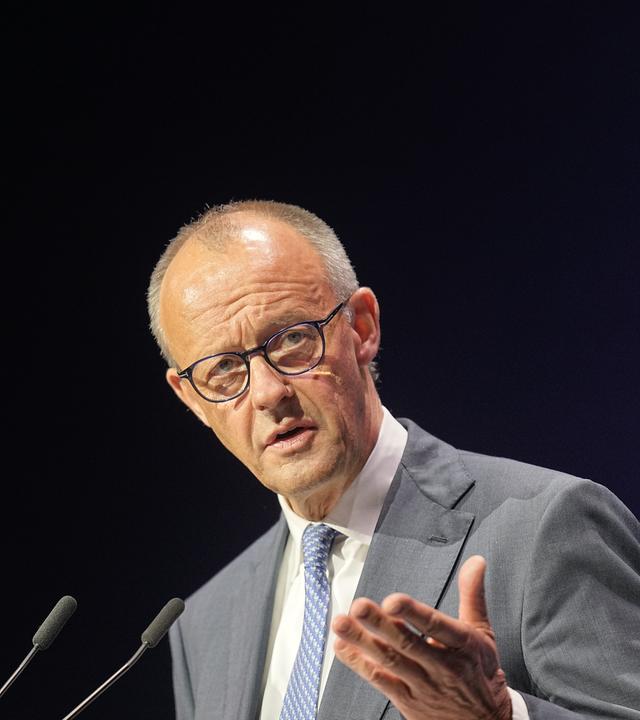 Bundeskanzler Friedrich Merz (CDU) spricht bei der Konferez "ZVEI eSummit",
