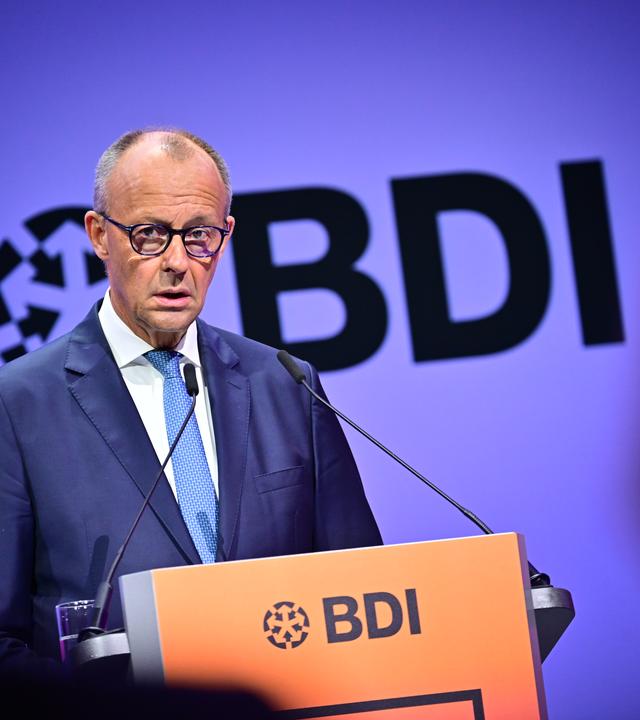 Berlin: Bundeskanzler Friedrich Merz (CDU) spricht während des Tags der Industrie 2026 des Bundesverbandes der Deutschen Industrie.