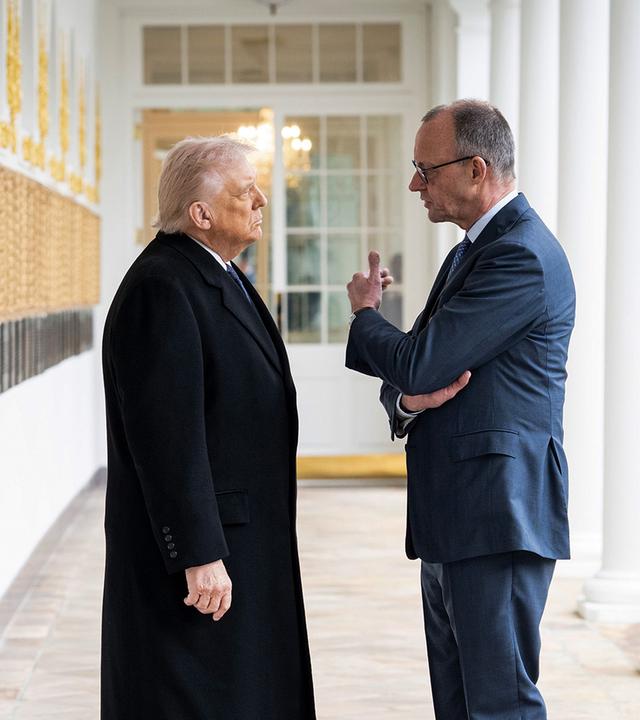 US-Präsident Donald Trump und Bundeskanzler Friedrich Merz (CDU) unterhalten sich bei ihrem Treffen in Washington am 03.03.2026. (Archiv)