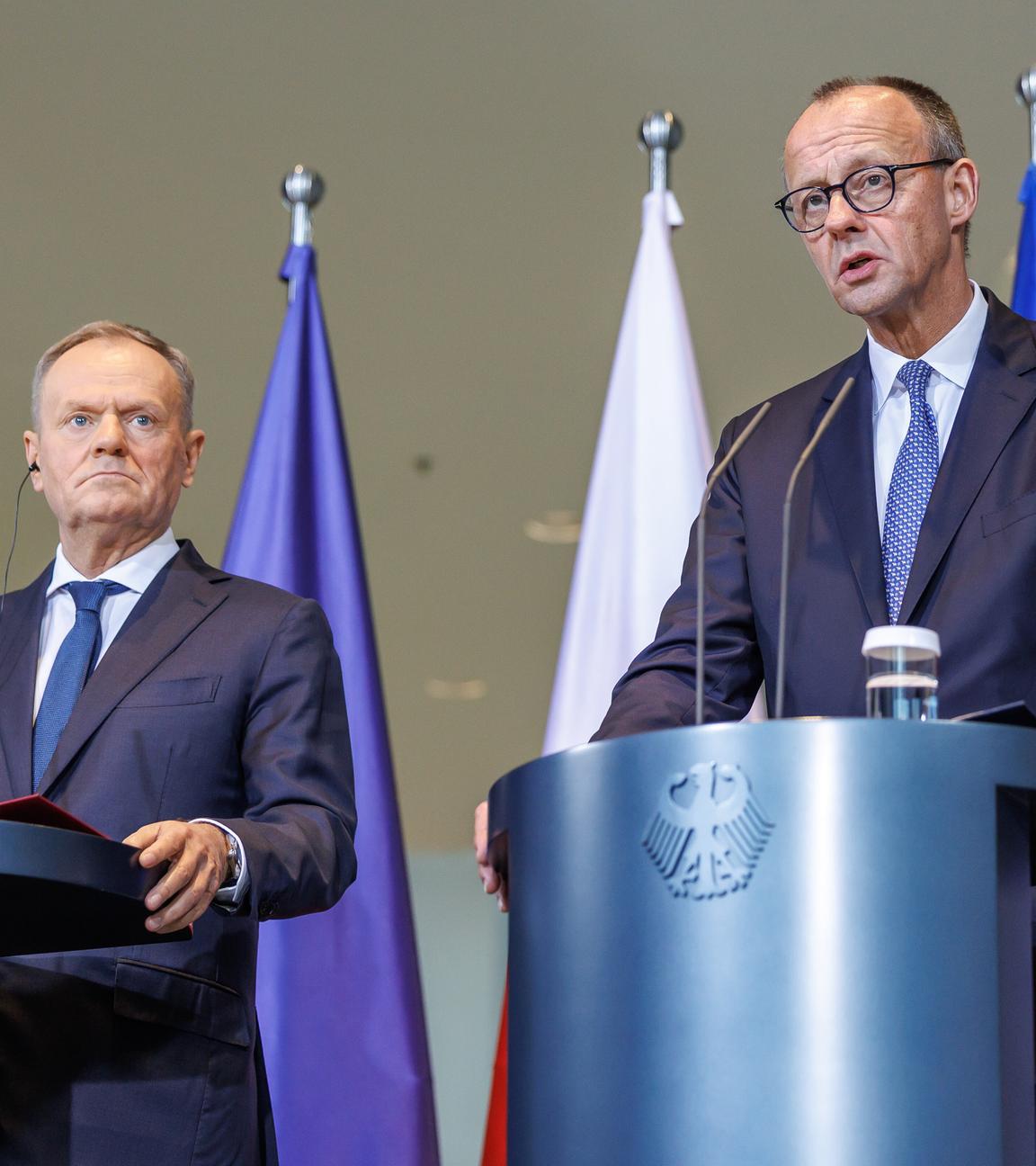 Bundeskanzler Friedrich Merz (CDU) spricht auf einer gemeinsamen Pressekonferenz mit Ministerpraesidenten der Republik Polen, Donald Tusk in Berlin am 01.12.2025.