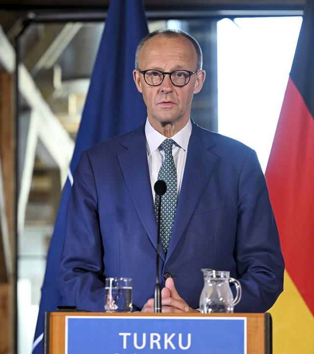 27.05.2025, Finnland, Turku: Bundeskanzler Friedrich Merz (CDU) spricht auf einer gemeinsamen Pressekonferenz mit dem finnischen Ministerpräsidenten Orpo in Turku.