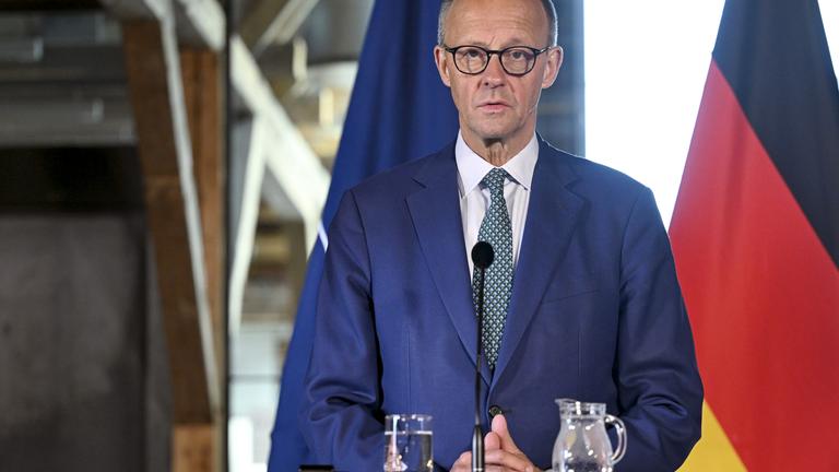 27.05.2025, Finnland, Turku: Bundeskanzler Friedrich Merz (CDU) spricht auf einer gemeinsamen Pressekonferenz mit dem finnischen Ministerpräsidenten Orpo in Turku.
