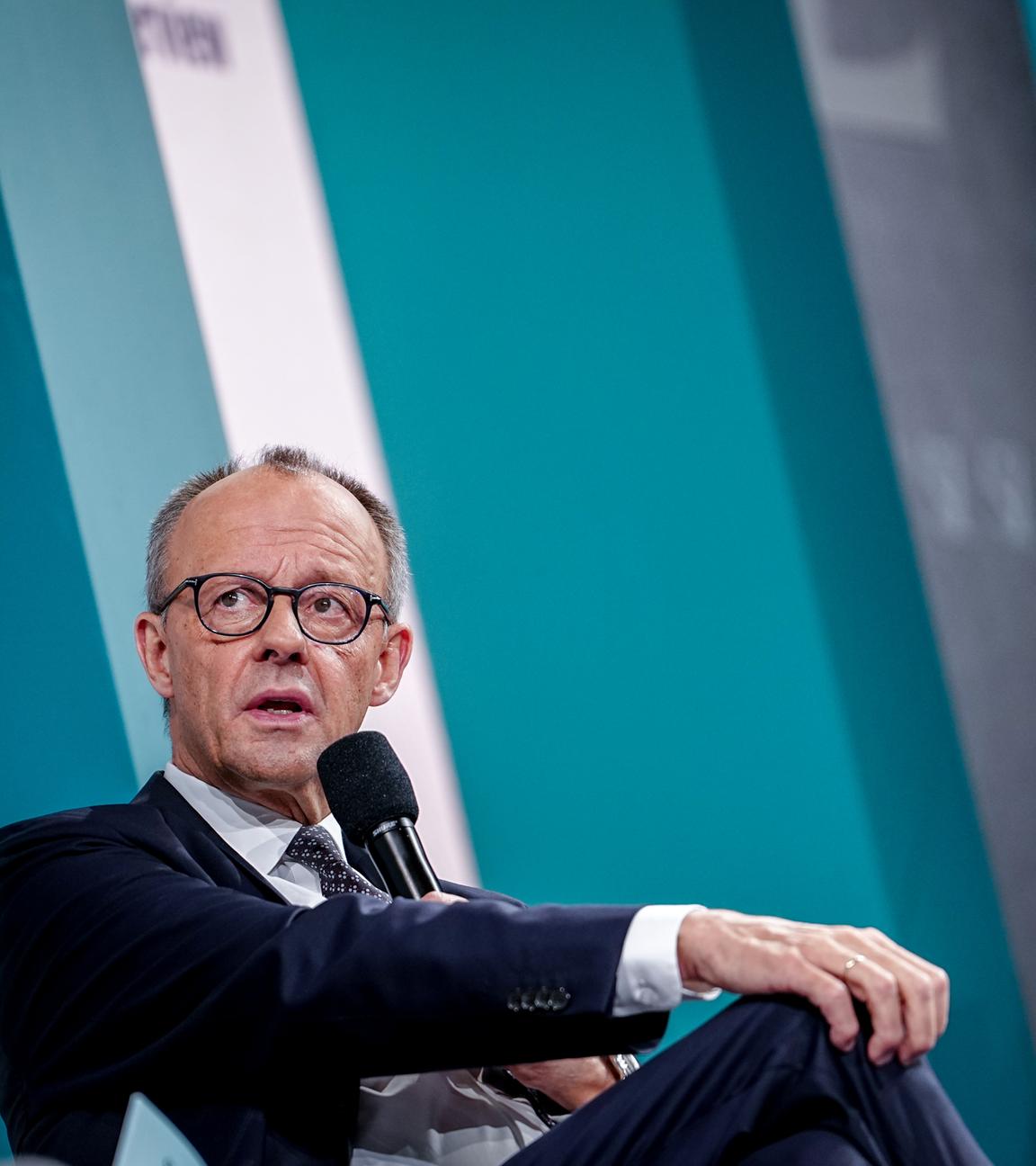 Berlin: Bundeskanzler Friedrich Merz (CDU) spricht beim Wirtschaftsgipfel der Süddeutschen Zeitung "Zukunft gestalten in einer unberechenbaren Welt".