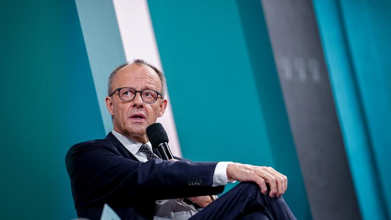 Berlin: Bundeskanzler Friedrich Merz (CDU) spricht beim Wirtschaftsgipfel der Süddeutschen Zeitung "Zukunft gestalten in einer unberechenbaren Welt".