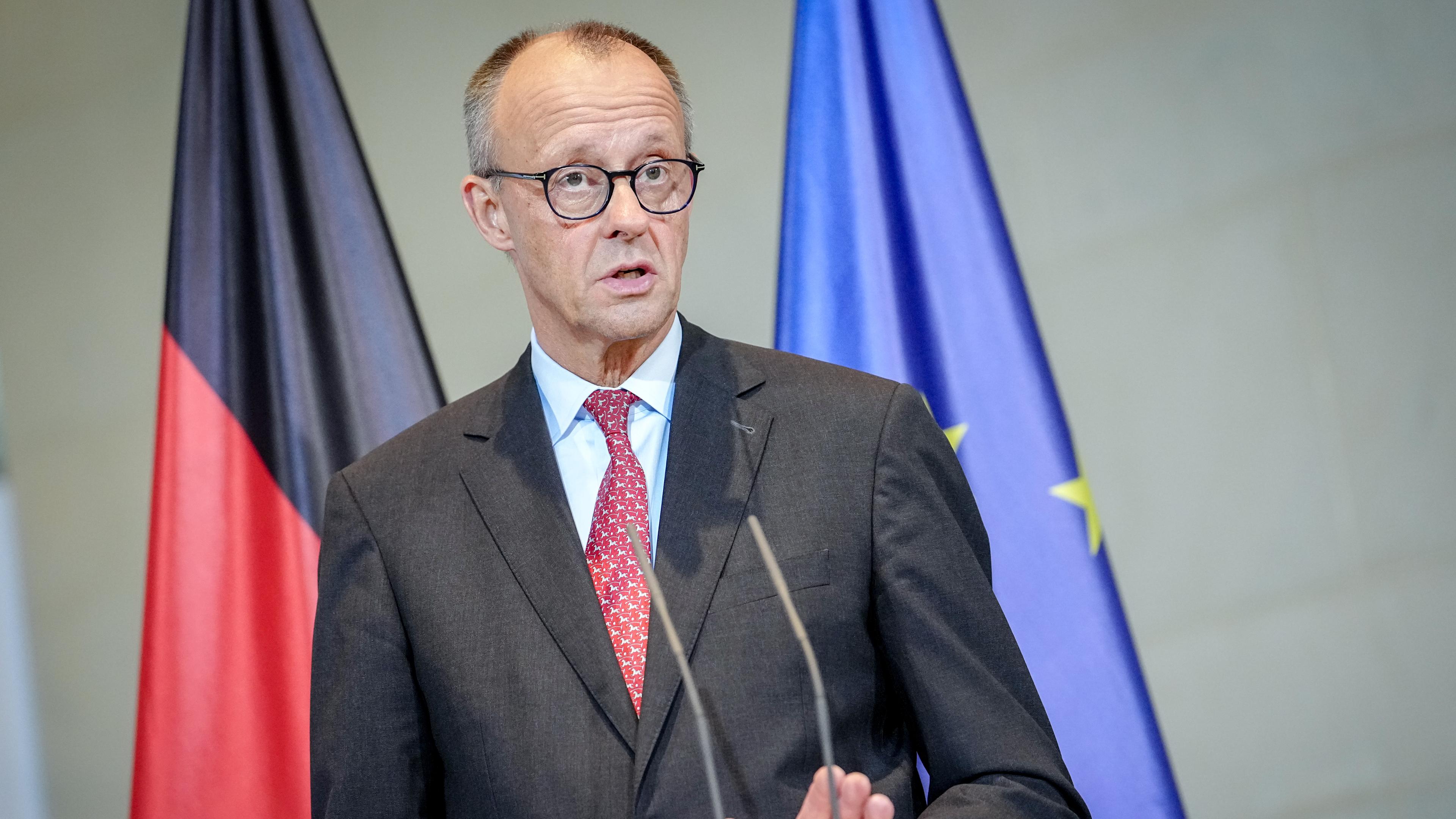 Bundeskanzler Friedrich Merz (CDU) gibt im Bundeskanzleramt eine Pressekonferenz. 