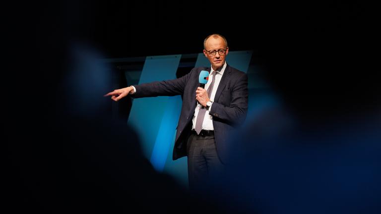 Friedrich Merz macht Wahlkampf in Neuhof