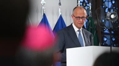 Bundeskanzler Friedrich Merz (CDU) hält die Laudatio bei der Verleihung des Westfälischen Friedenspreises 2026.