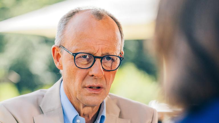Bundesvorsitzender der CDU, Friedrich Merz, beim ZDF Sommerinterview.