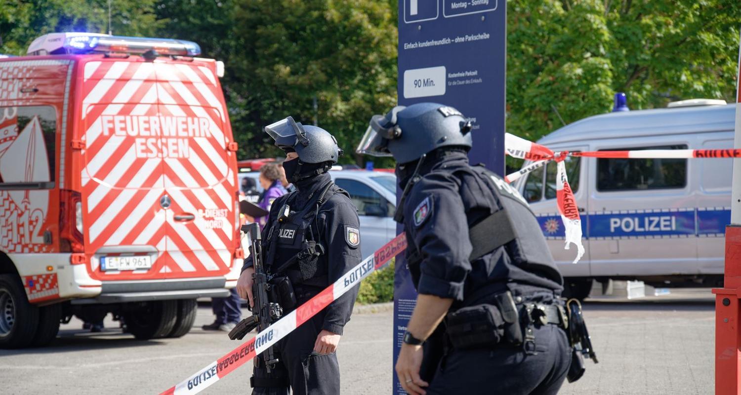In Essen wurde eine Lehrerin an einem Berufskolleg mit einem Messer attackiert. Der Tatverdächtige konnte von der Polizei gefasst werden.