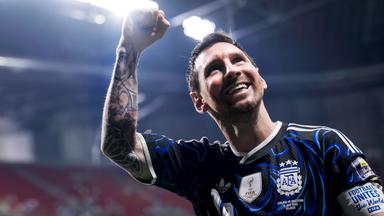Lionel Messi aus Argentinien feiert den Sieg im Halbfinale der FIFA-Weltmeisterschaft 2026 über England