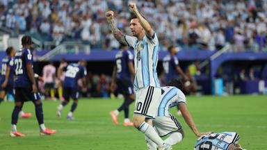 Lionel Messi beim Spiel gegen Kap Verde jubelnd