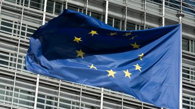 EU-Flagge im Wind