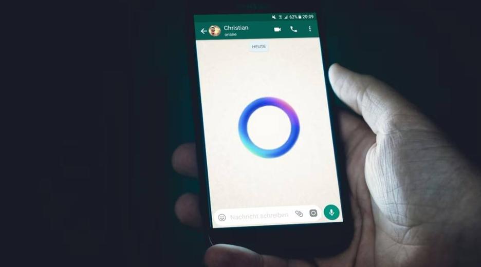 Meta KI bei WhatsApp auf dem Bildschirm eines Smartphones.