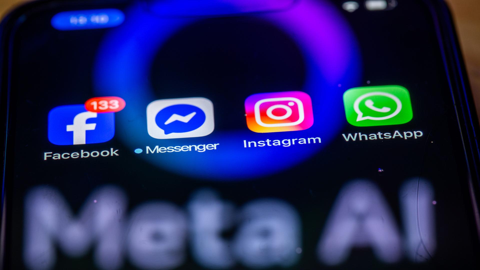 Laut internen Dokumenten der Facebook-Mutter Meta habe das Unternehmen seinem KI-Chatbot zeitweise große Freiheiten im Umgang mit Kindern eingeräumt.