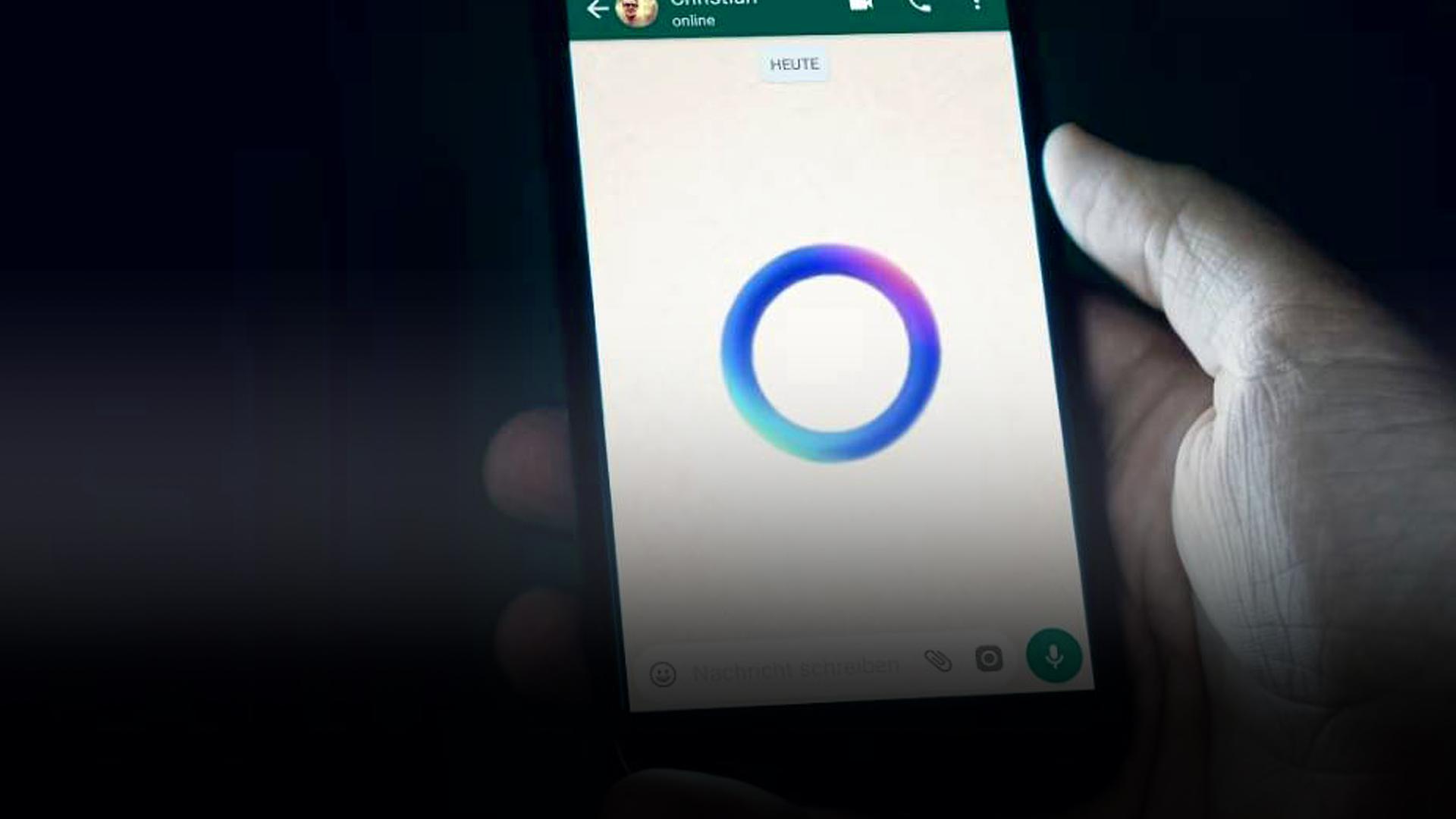 Symbolbild: Meta KI bei WhatsApp auf dem Bildschirm eines Smartphones