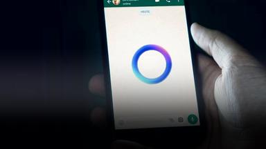 Symbolbild: Meta KI bei WhatsApp auf dem Bildschirm eines Smartphones