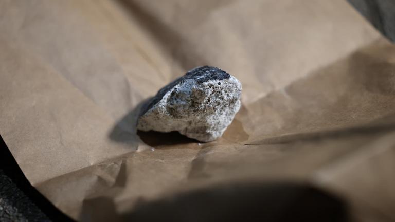 Ein Meteorit ist am 08.03.2026 im Koblenzer Stadtteil Hüls in ein Hausdach eingeschlagen.