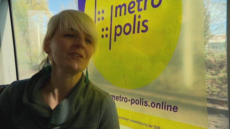 metro_polis-Plakat in Straßenbahn.