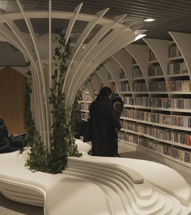 Bibliothek "Metroteka" in einer Warschauer U-Bahn-Station