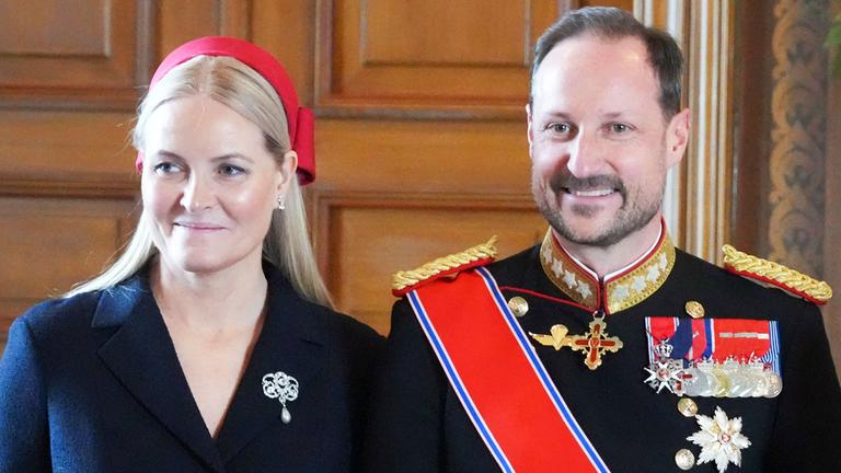 Prinzessin Mette-Marit und Kronprinz Haakon von Norwegen bei offiziellem Auftritt