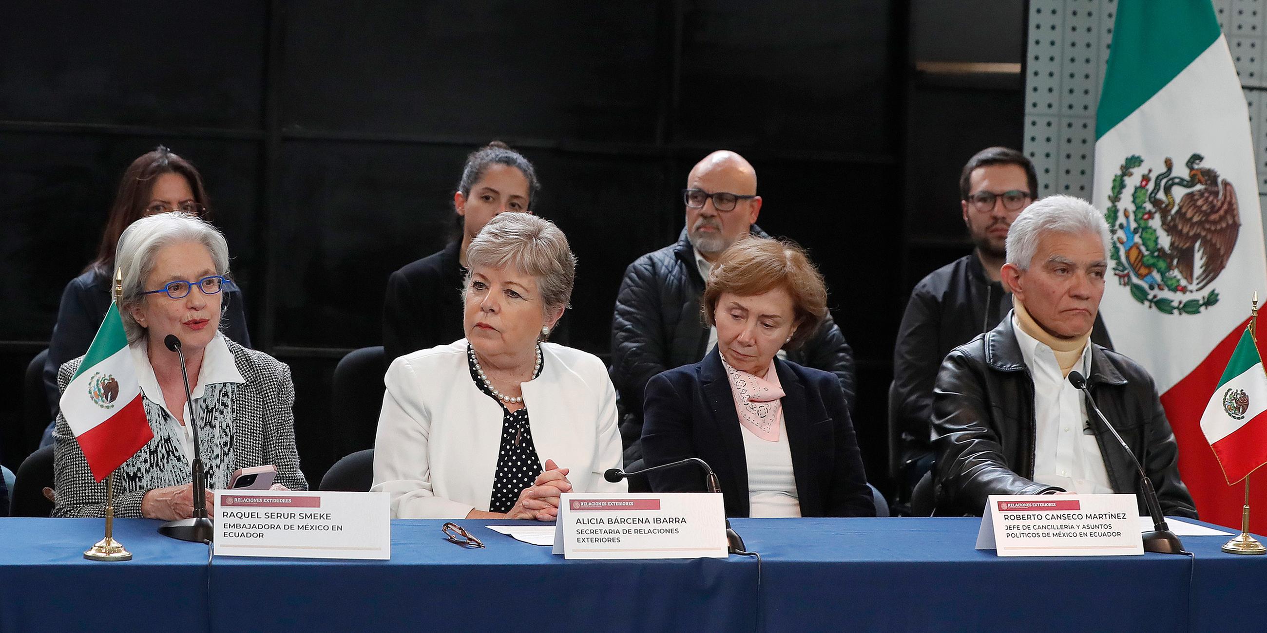 Raquel Serur, Alicia Barcena, Arcelia Olivia Valadez und Roberto Canseco