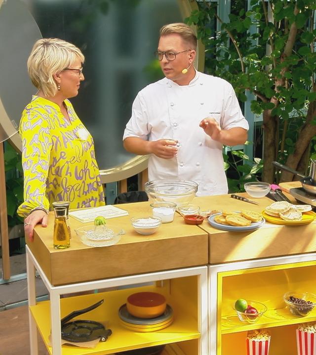 Mario Kotaska mit Andrea Balllschuh im Gespräch.