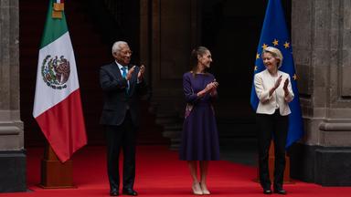 Claudia Sheinbaum, Präsidentin von Mexiko, begrüßt EU-Ratspräsident António Costa und die EU-Kommissionspräsidentin Ursula von der Leyen im Präsidentenpalast in Mexiko-Stadt.