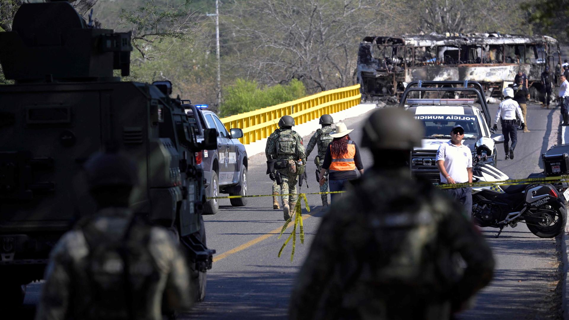 Soldaten der mexikanischen Armee sind im Einsatz in Puerto Vallarta.